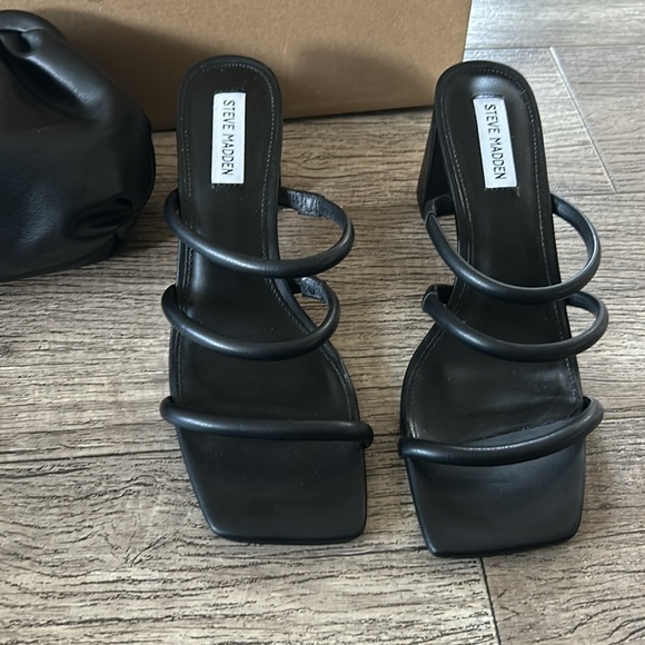 Steve Madden Black Strappy Heels and Clutch Set - Picture 8 of 9